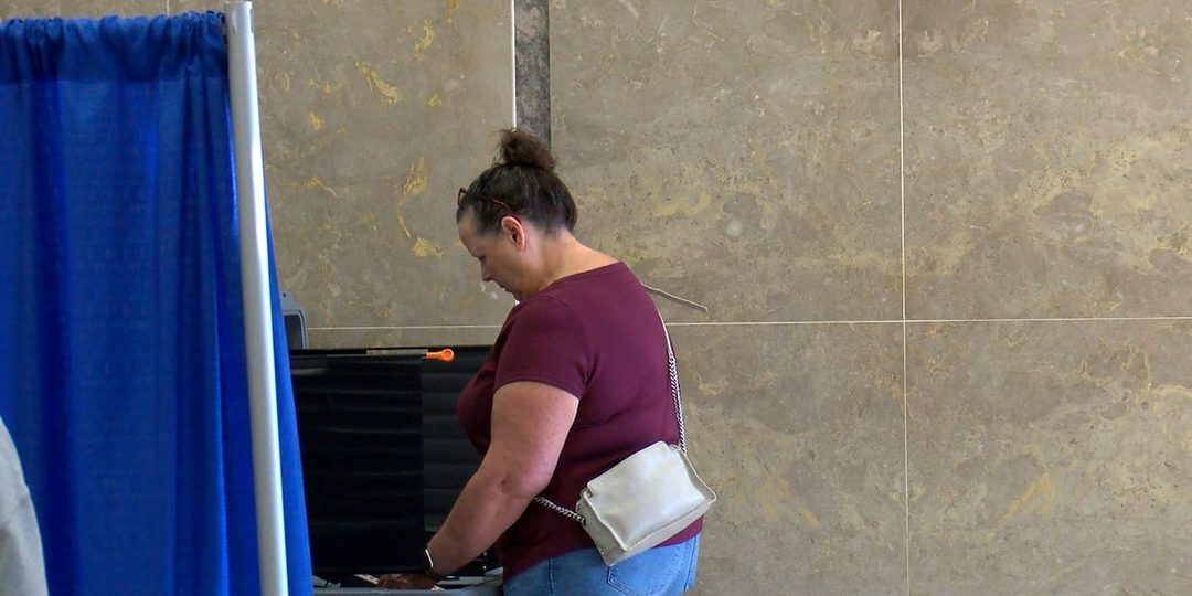 Allen County election officials say a paper jam, not a ballot error, caused an early-voting audit concern