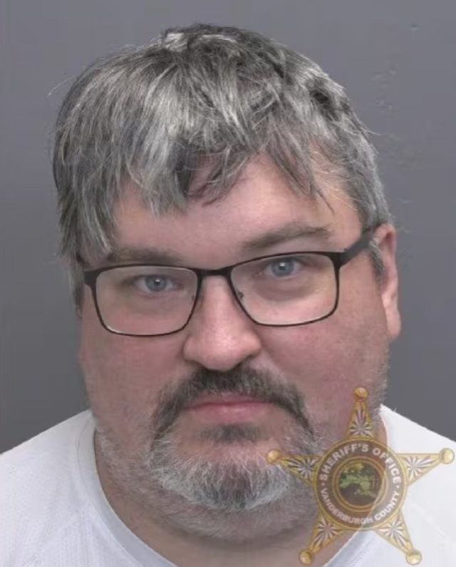 Disbarred Evansville lawyer accused of taking client fees and faking legal work