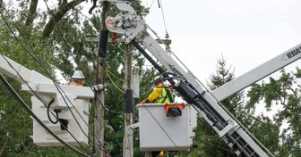 More than 4,300 lost power in Northwest Indiana Friday night, with nearly 1,000 still out after strong winds